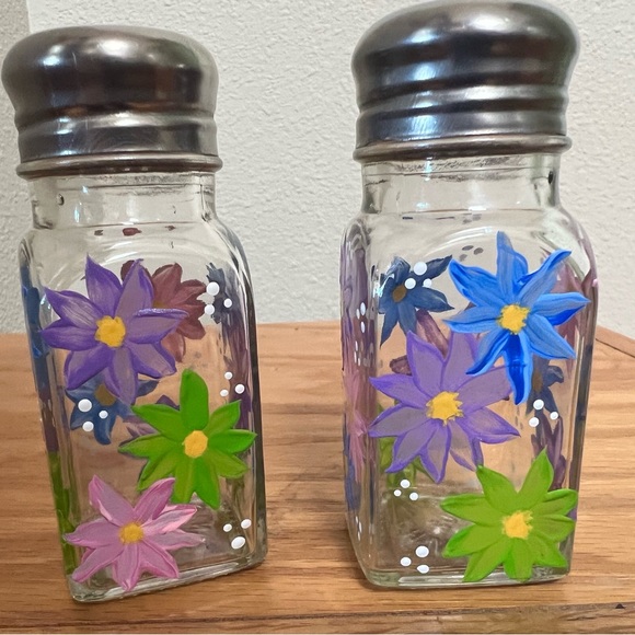Hand Painted Spring Flowers Salt & Pepper Shakers - Picture 4 of 5